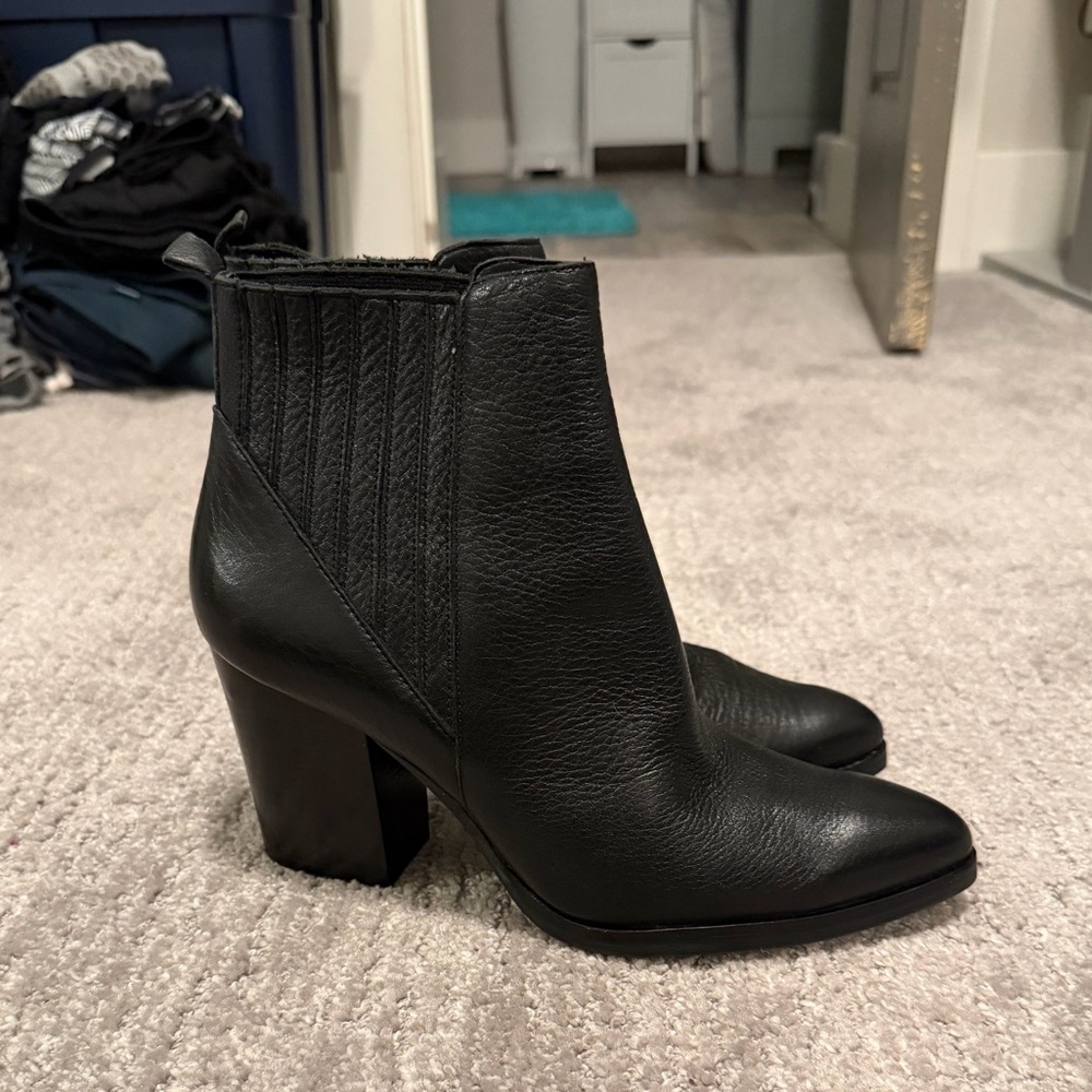 Marc Fisher LTD Alva Bootie, black leather, size 8